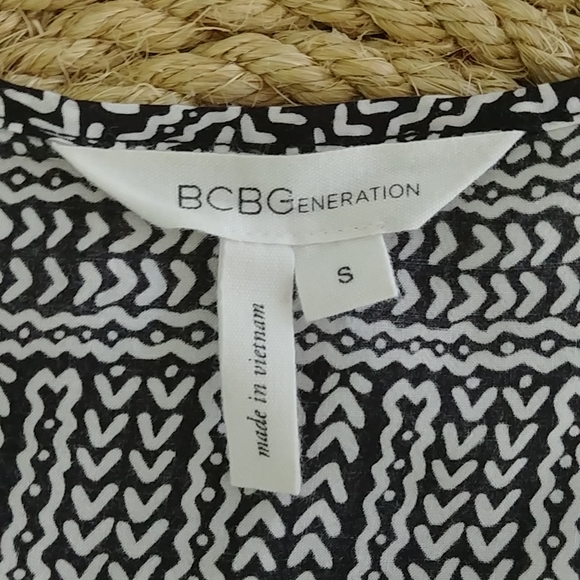 BCBG Sleeveless Top - Picture 5 of 5